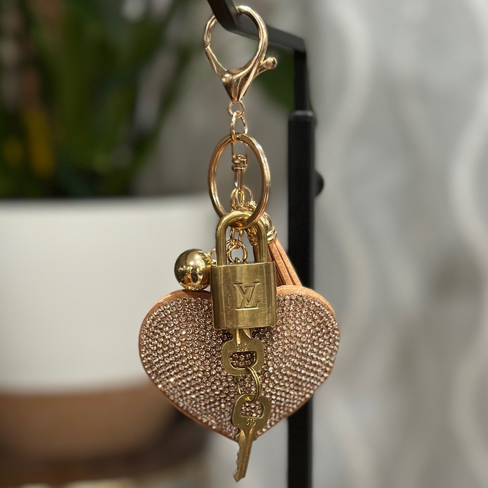Authentic Louis Vuitton Lock & 2 Keys #315 w Unbranded Charm Rhinestone Heart - Picture 2 of 7